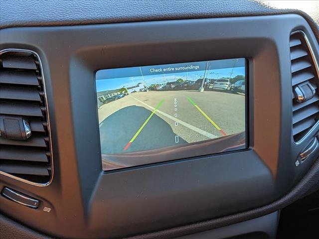Used 2020 Jeep Compass Latitude w/ Cold Weather Group AWD/4WD image 14