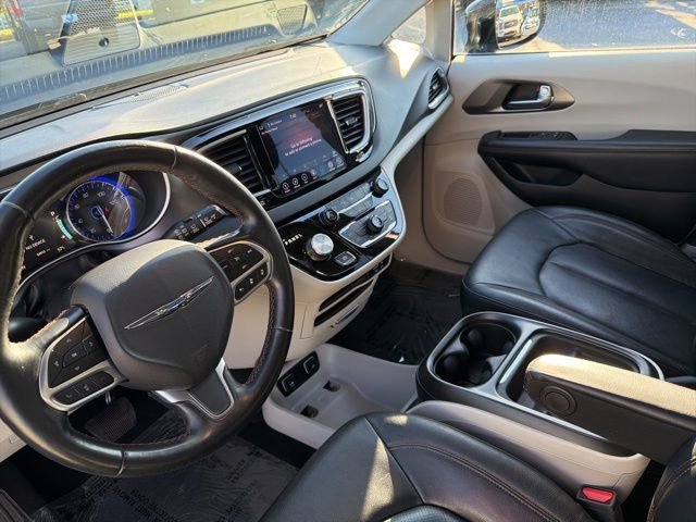 Used 2020 Chrysler Pacifica Touring-L w/ Advanced Safetytec Group FWD image 7