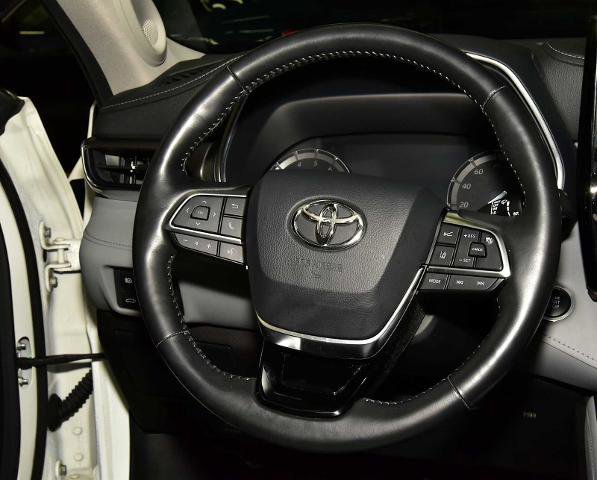 Used 2021 Toyota Highlander Limited image 14