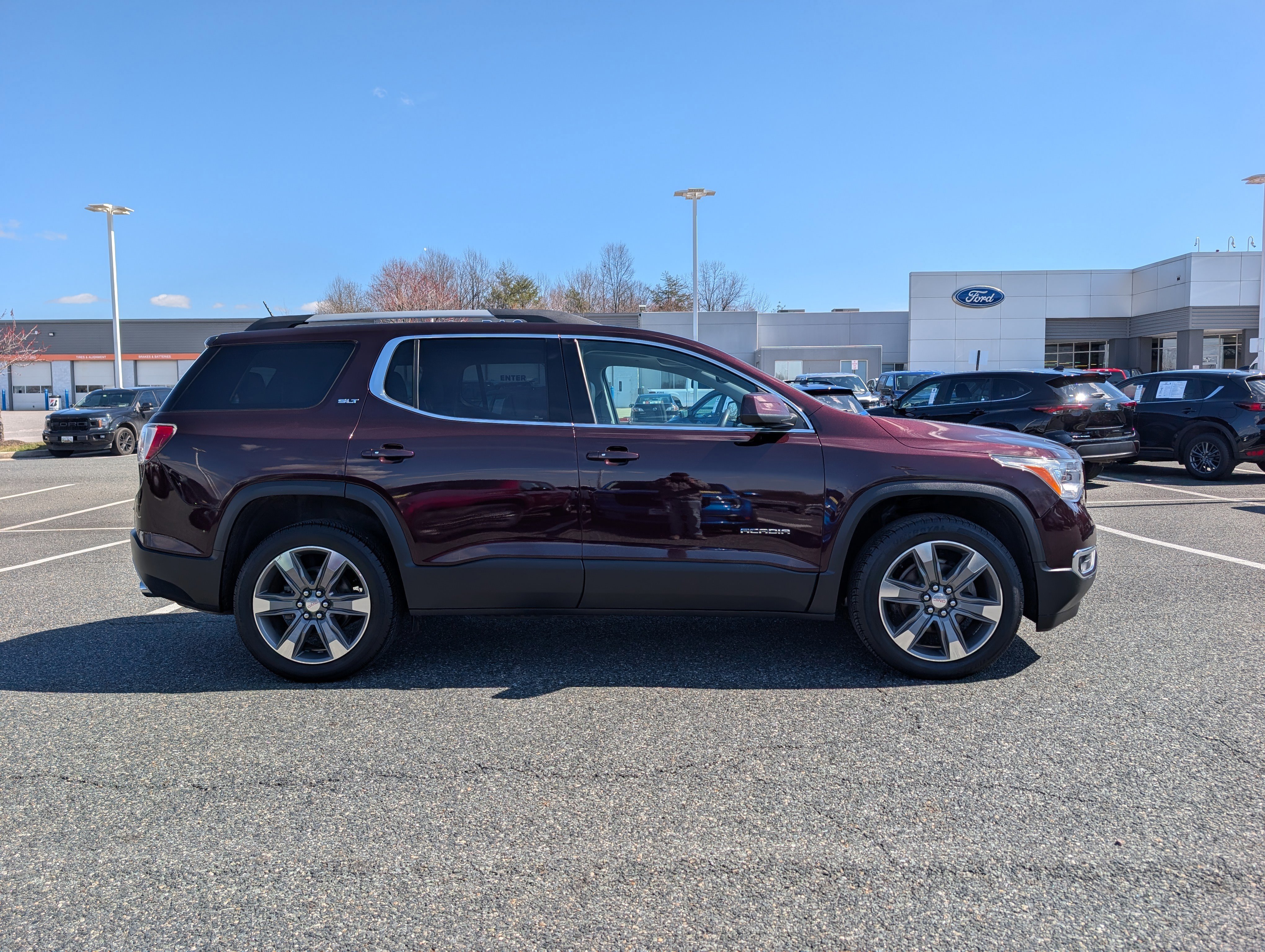 Used 2018 GMC Acadia SLT w/ LPO, Black Accent Package image 6