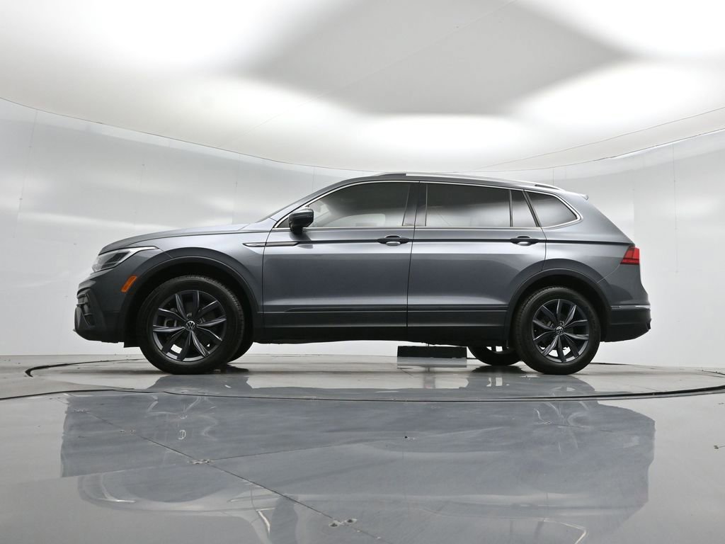 Used 2023 Volkswagen Tiguan SE w/ Panoramic Sunroof Package image 21