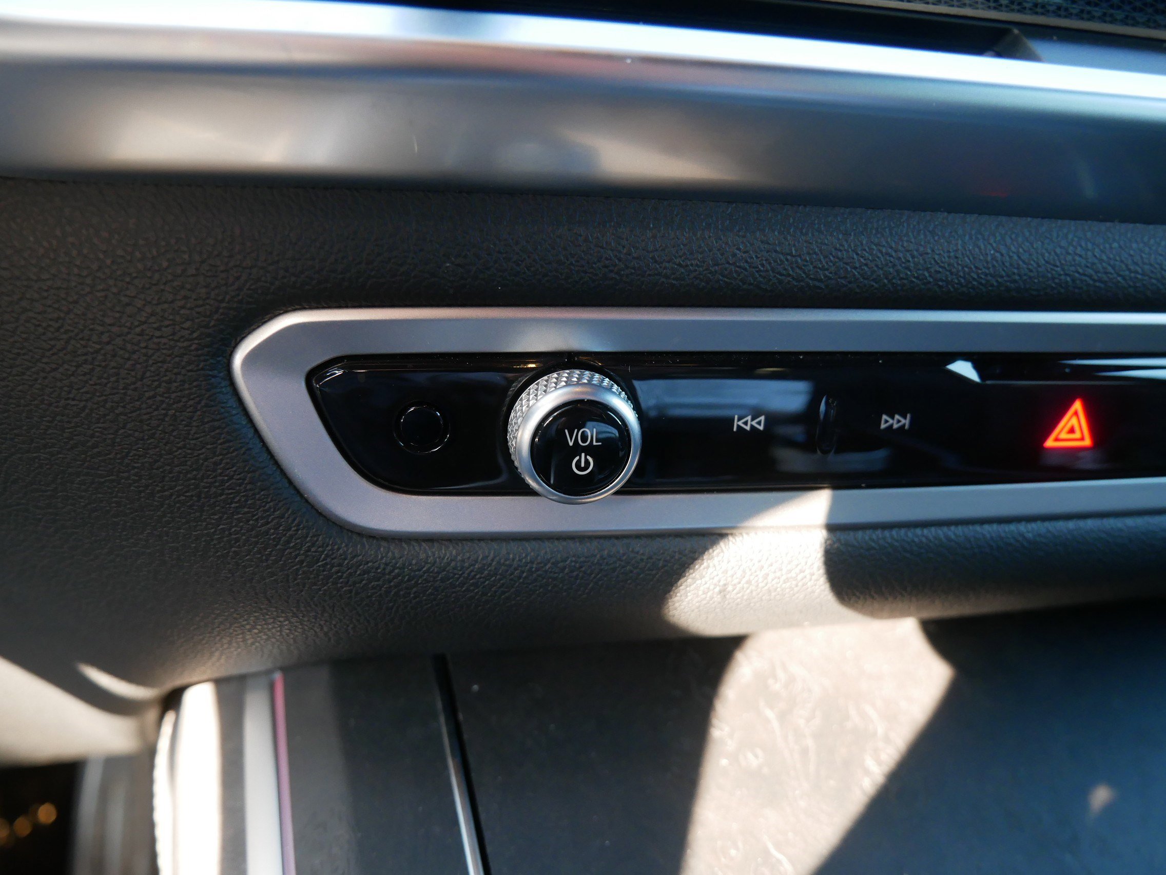 Used 2023 BMW X7 xDrive40i w/ Executive Package image 27