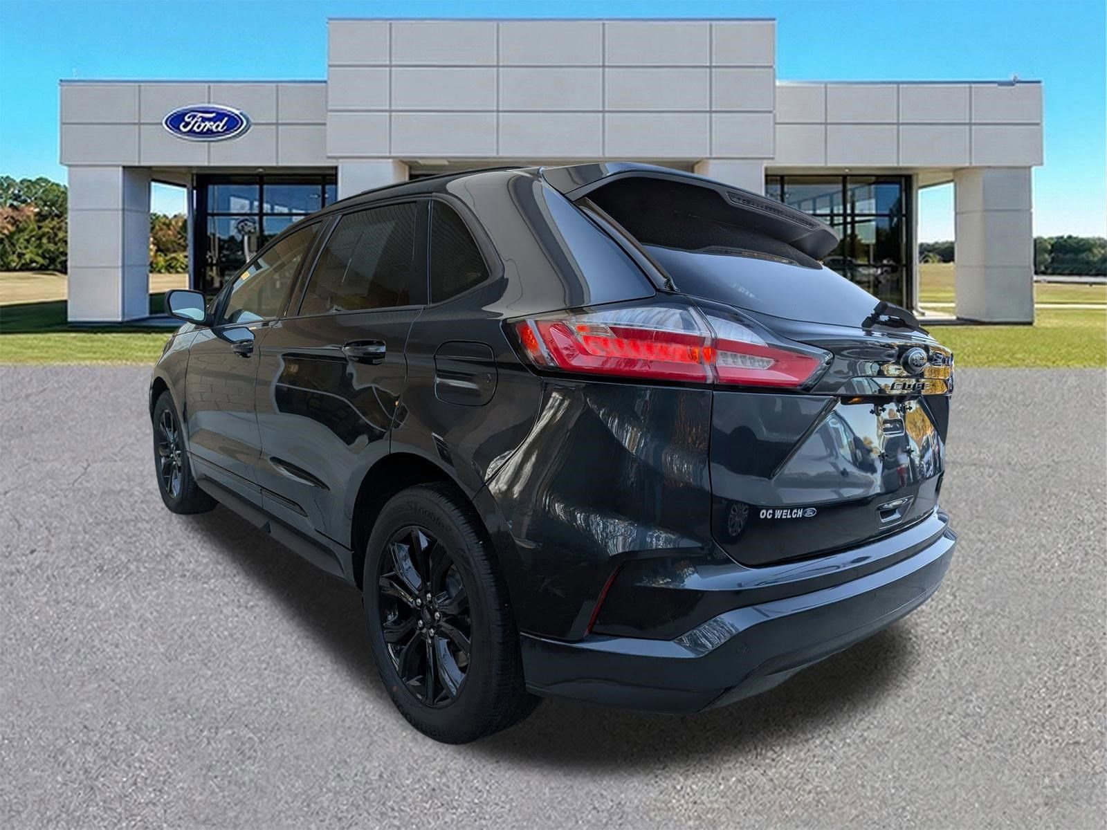 Certified 2024 Ford Edge SE w/ Black Appearance Package image 4
