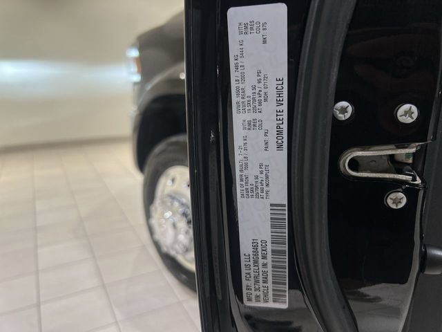 Used 2021 RAM 4500 Laramie AWD/4WD image 32