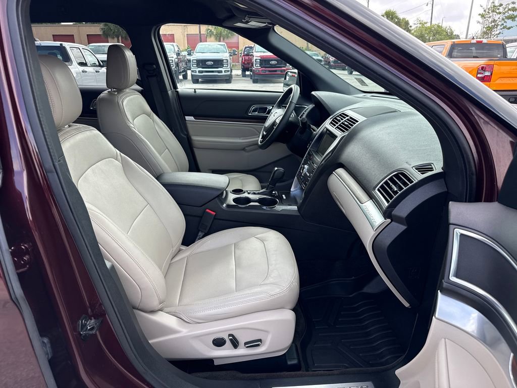 Certified 2018 Ford Explorer Limited FWD image 23