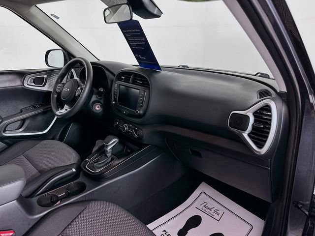 Used 2025 Kia Soul LX w/ LX Technology Package FWD image 32