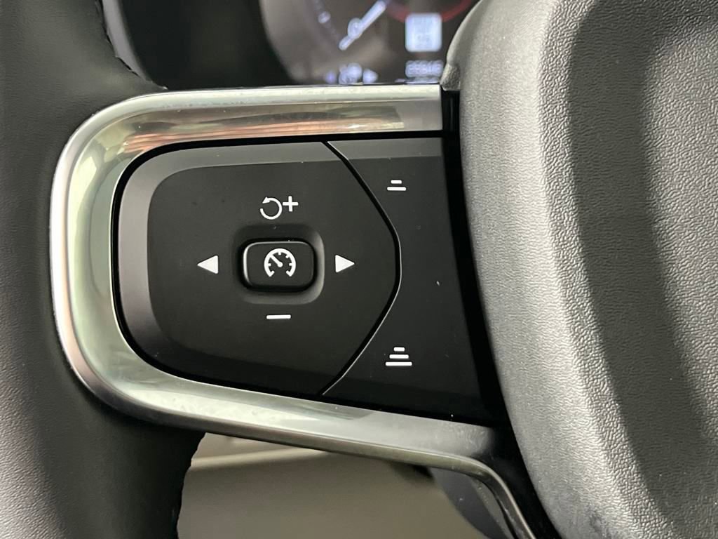 Used 2022 Volvo XC40 T5 Inscription image 17