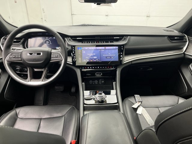 Used 2026 Jeep Grand Cherokee Limited AWD/4WD image 4