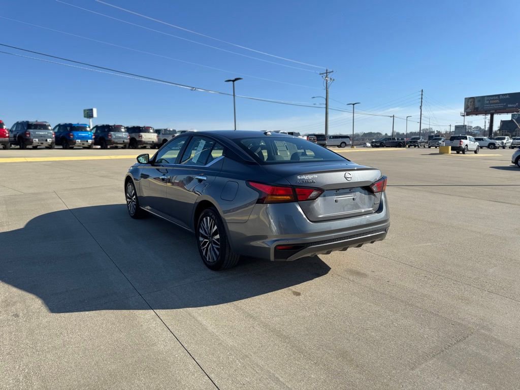 Used 2025 Nissan Altima 2.5 SV AWD/4WD image 7