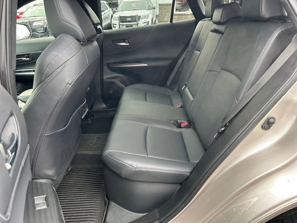 Used 2023 Toyota Venza XLE image 9