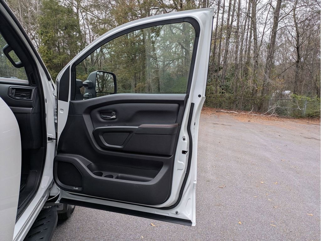 Used 2022 Nissan Titan PRO-4X image 29