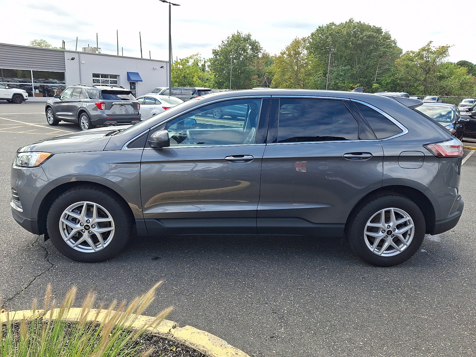 Certified 2024 Ford Edge SEL w/ Convenience Package AWD/4WD image 6