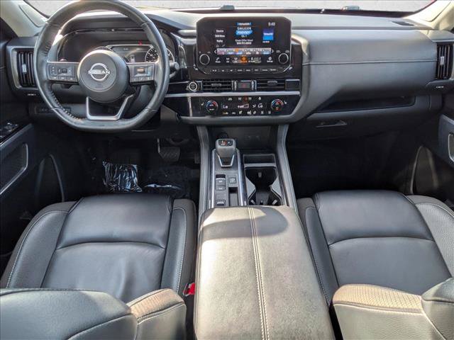 Used 2024 Nissan Pathfinder SL w/ SL Premium Package FWD image 17