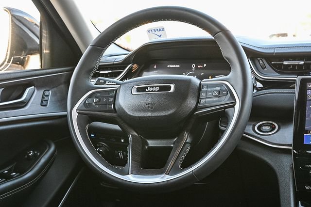 Used 2023 Jeep Grand Cherokee 4WD 4xe w/ Luxury Tech Group II image 18