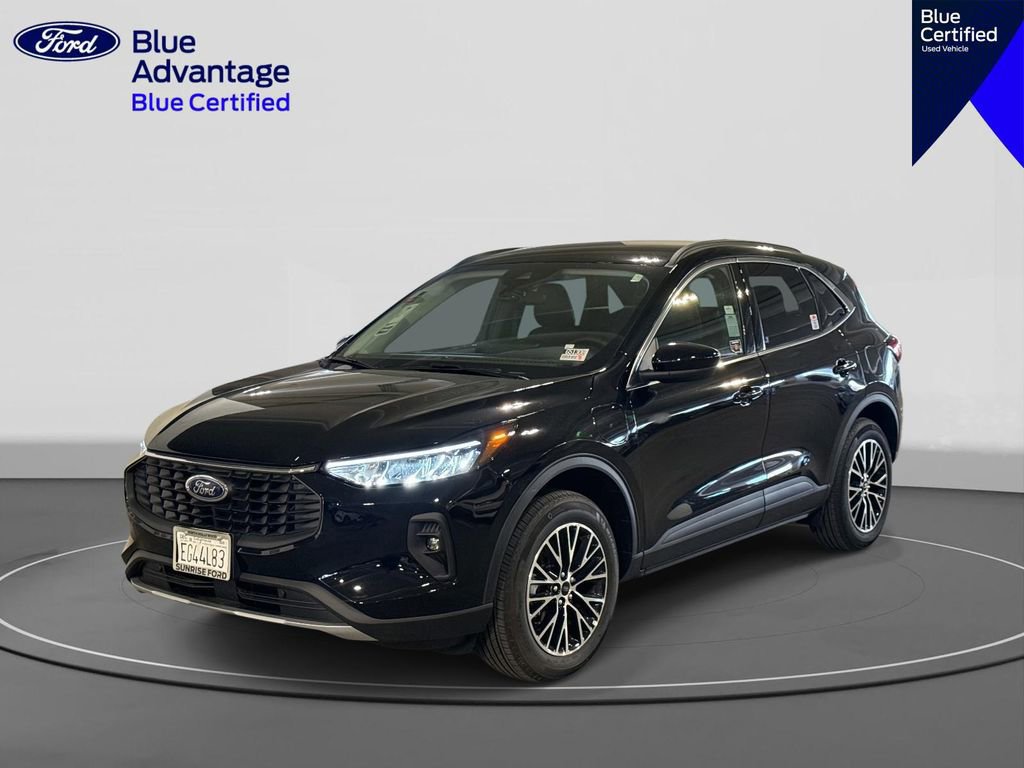 Certified 2025 Ford Escape Base image 1