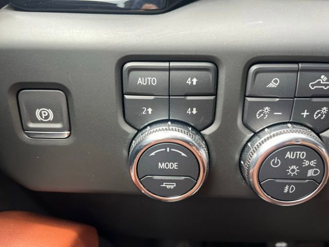 Used 2024 GMC Sierra 3500 Denali Ultimate AWD/4WD image 17