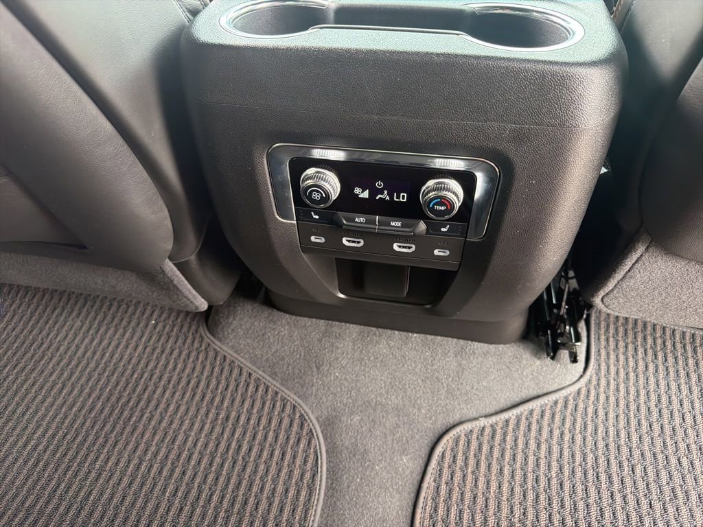 Used 2024 GMC Yukon Denali Ultimate AWD/4WD image 41
