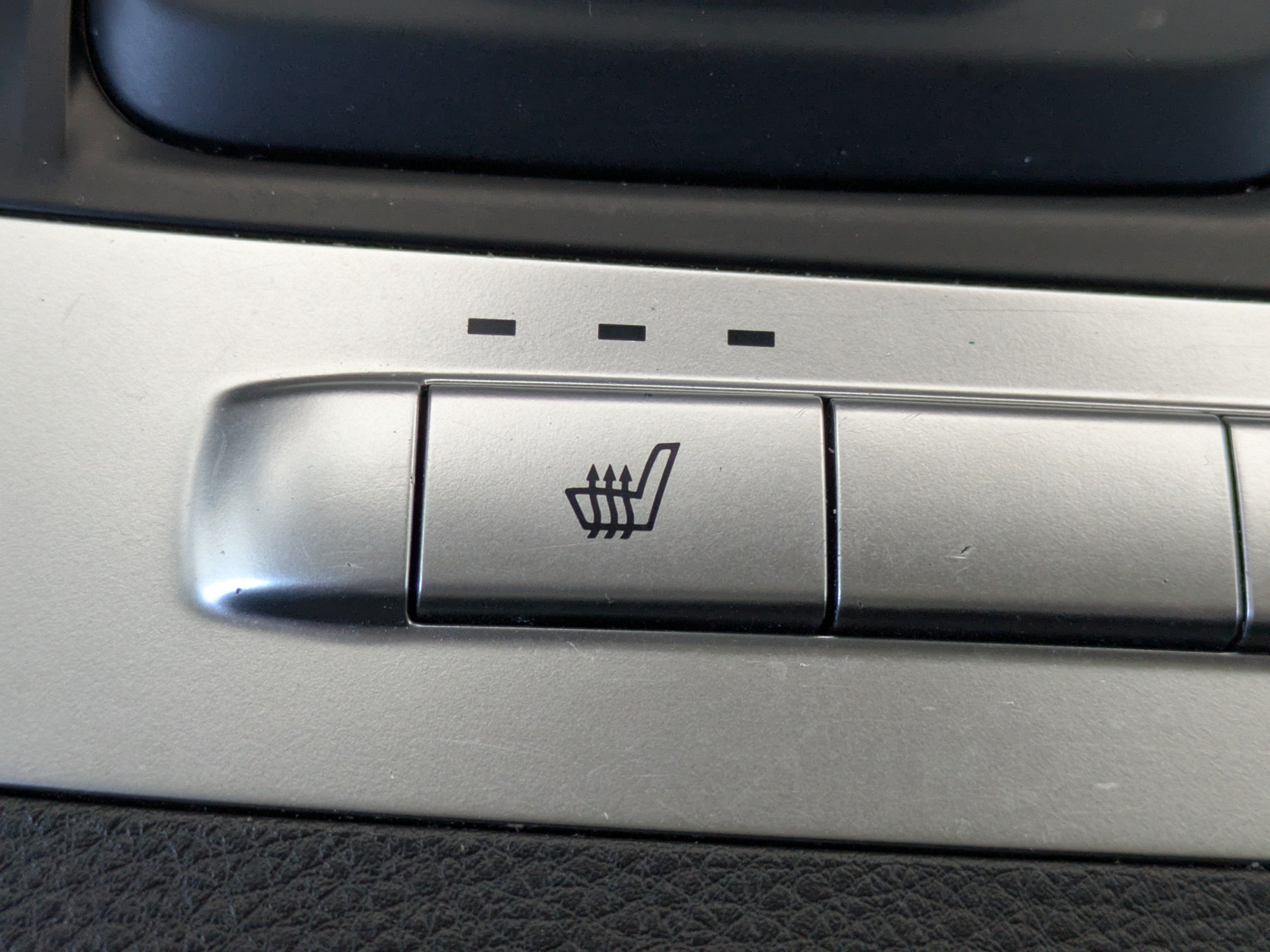 Used 2024 Kia Carnival LX FWD image 25