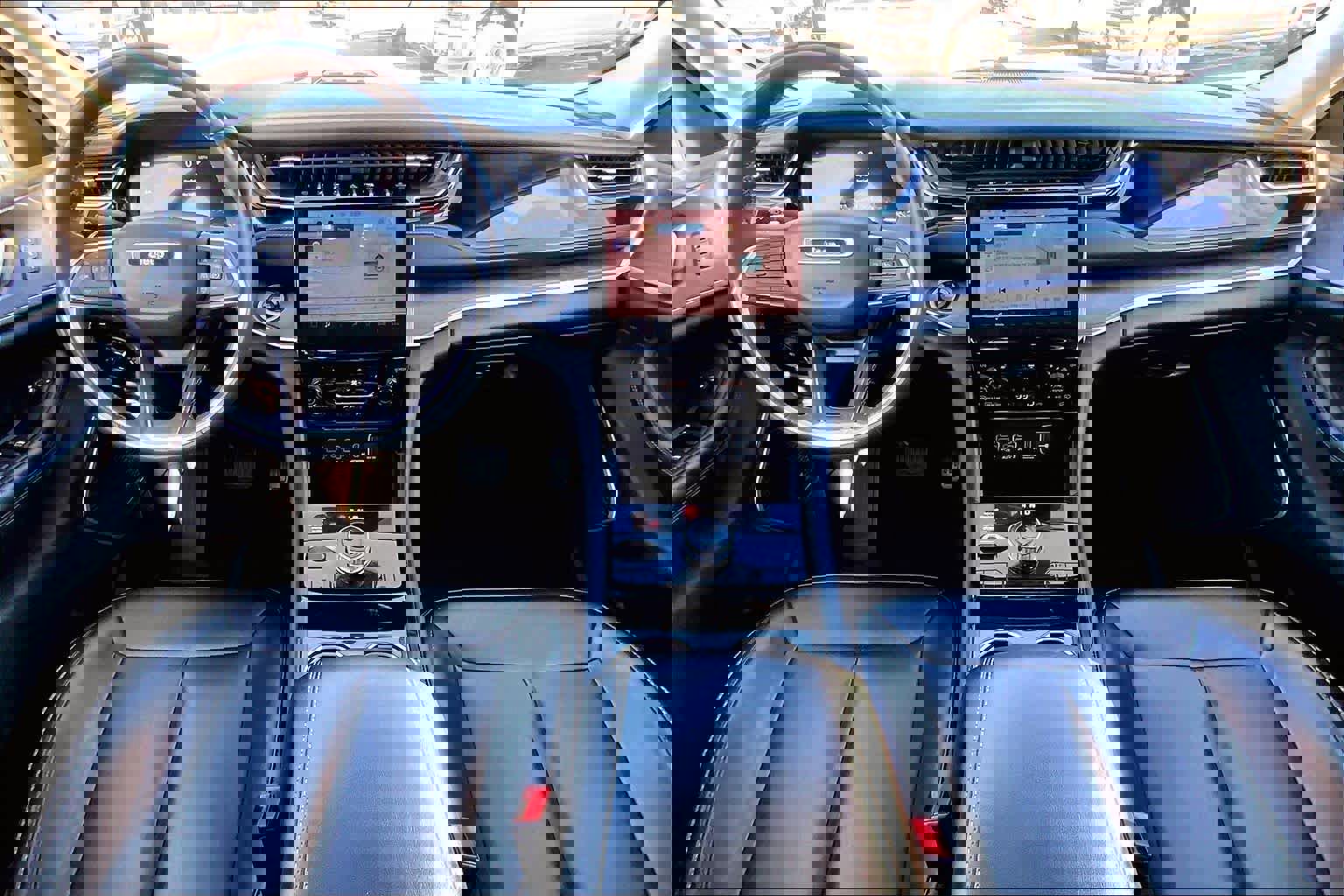 Used 2023 Jeep Grand Cherokee 4WD 4xe image 13