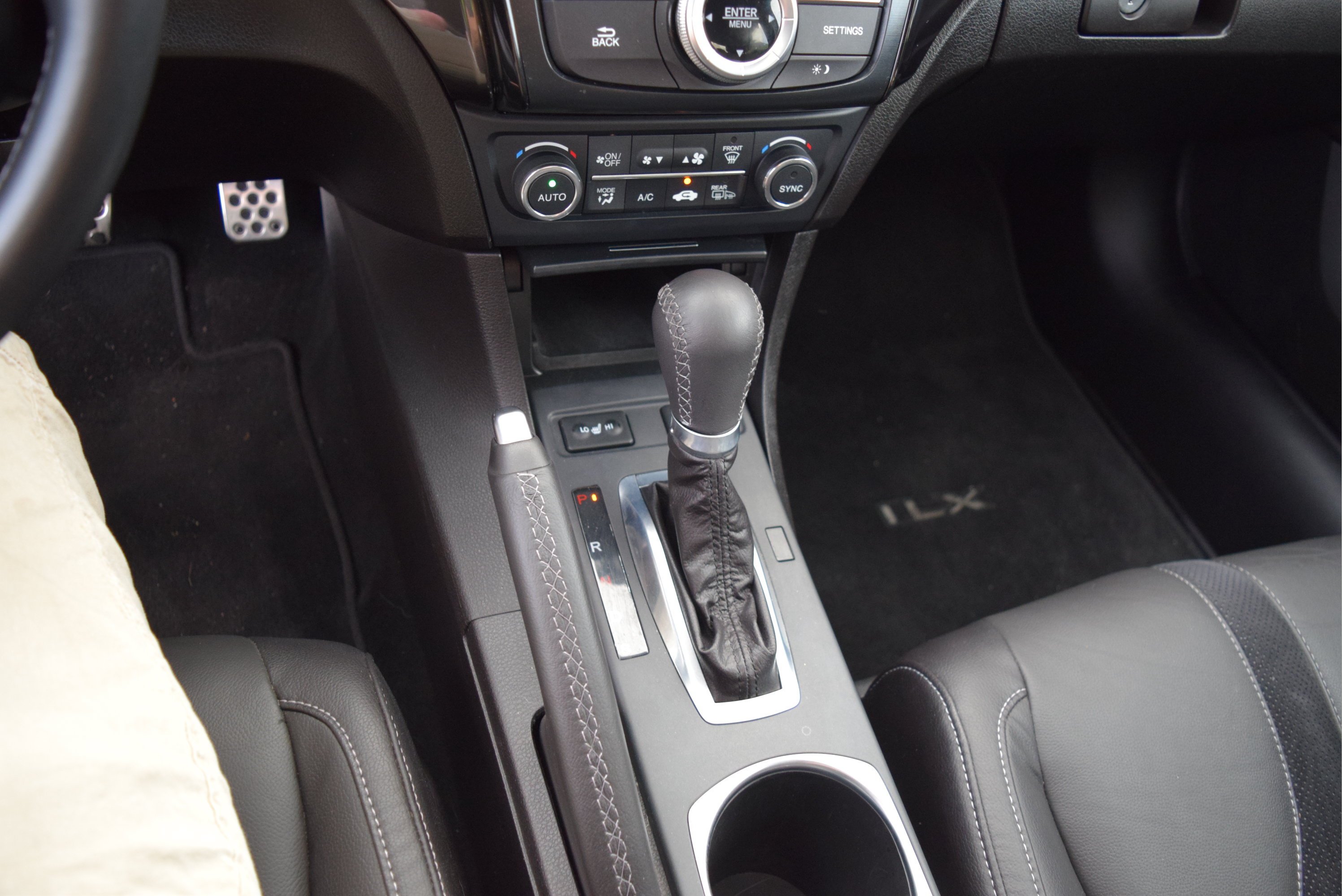 Used 2022 Acura ILX w/ Premium & A-SPEC Package FWD image 17