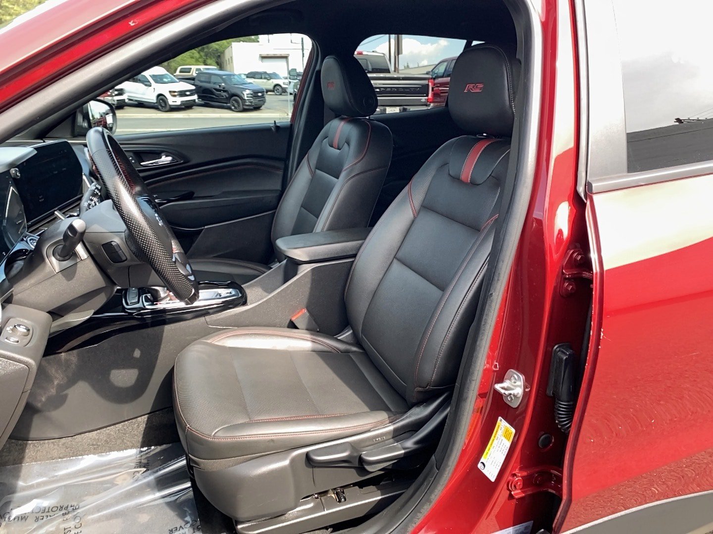 Used 2024 Chevrolet Trax RS w/ Driver Confidence Package FWD image 11