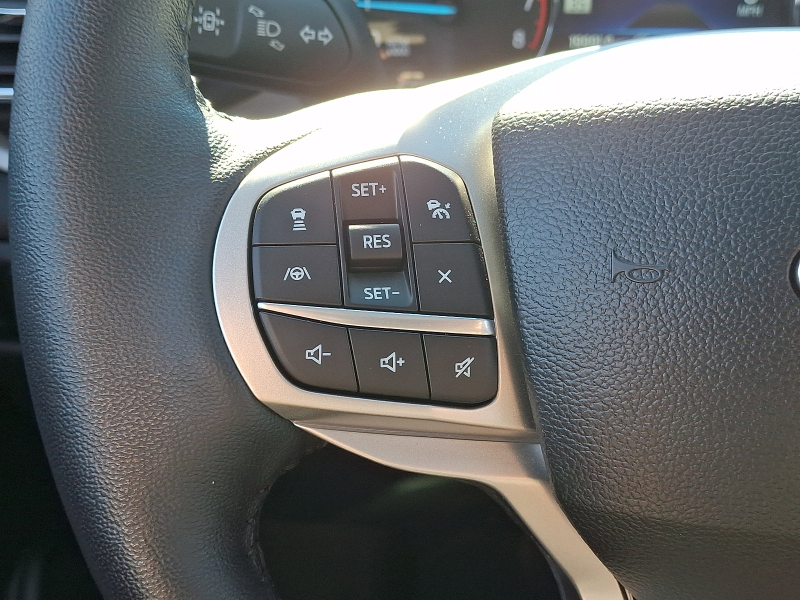 Certified 2023 Ford Explorer XLT w/ Equipment Group 202A AWD/4WD image 29