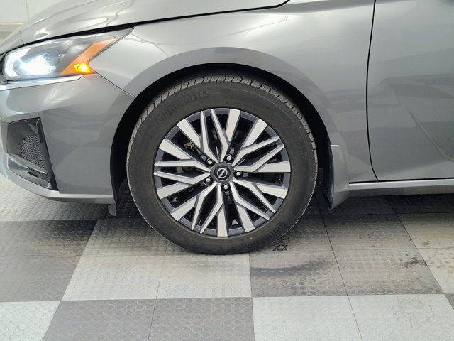 Used 2023 Nissan Altima 2.5 SV w/ SV Premium Package AWD/4WD image 15