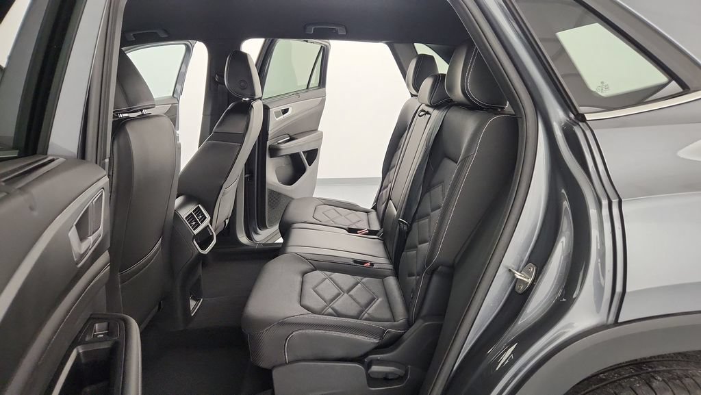 Used 2024 Volkswagen Atlas Cross Sport SE w/ Black Wheel Package AWD/4WD image 29
