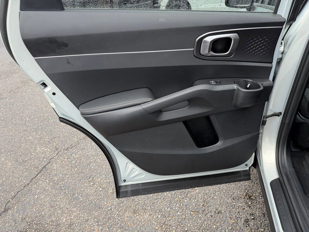Used 2026 Kia Sorento LX FWD image 16