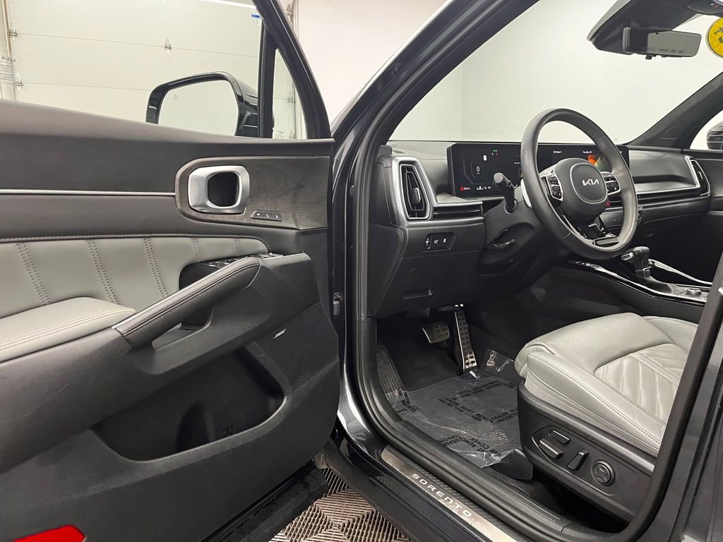 Used 2024 Kia Sorento SX Prestige w/ Sage Leather Package image 17