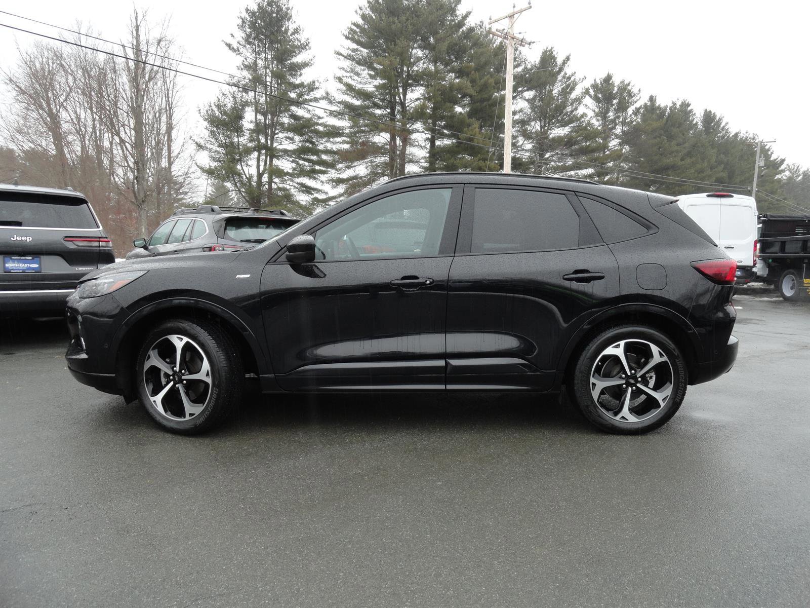 Certified 2023 Ford Escape ST-Line Elite w/ Premium Technology Package image 2