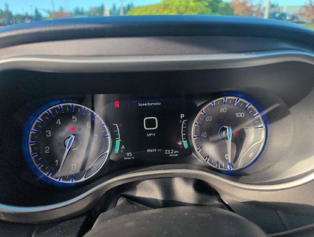 Used 2024 Chrysler Pacifica Touring-L FWD image 22