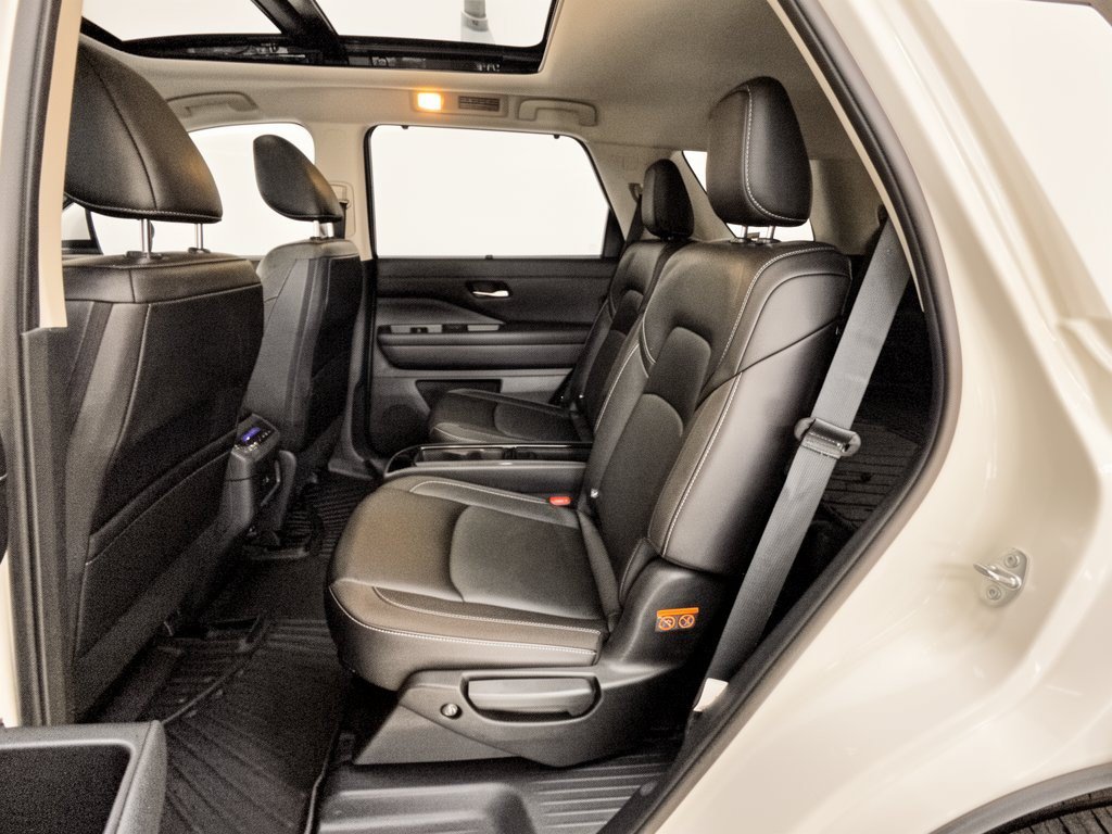 Used 2024 Nissan Pathfinder SL w/ SL Premium Package FWD image 25