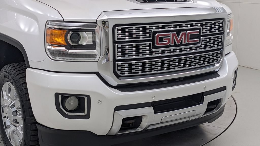 Used 2019 GMC Sierra 2500 Denali w/ Suspension Package, Off-Road AWD/4WD image 44