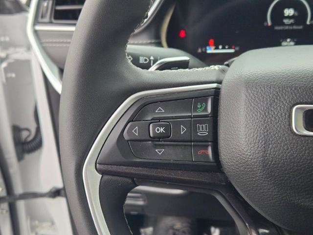 Used 2023 Jeep Grand Cherokee Altitude AWD/4WD image 32