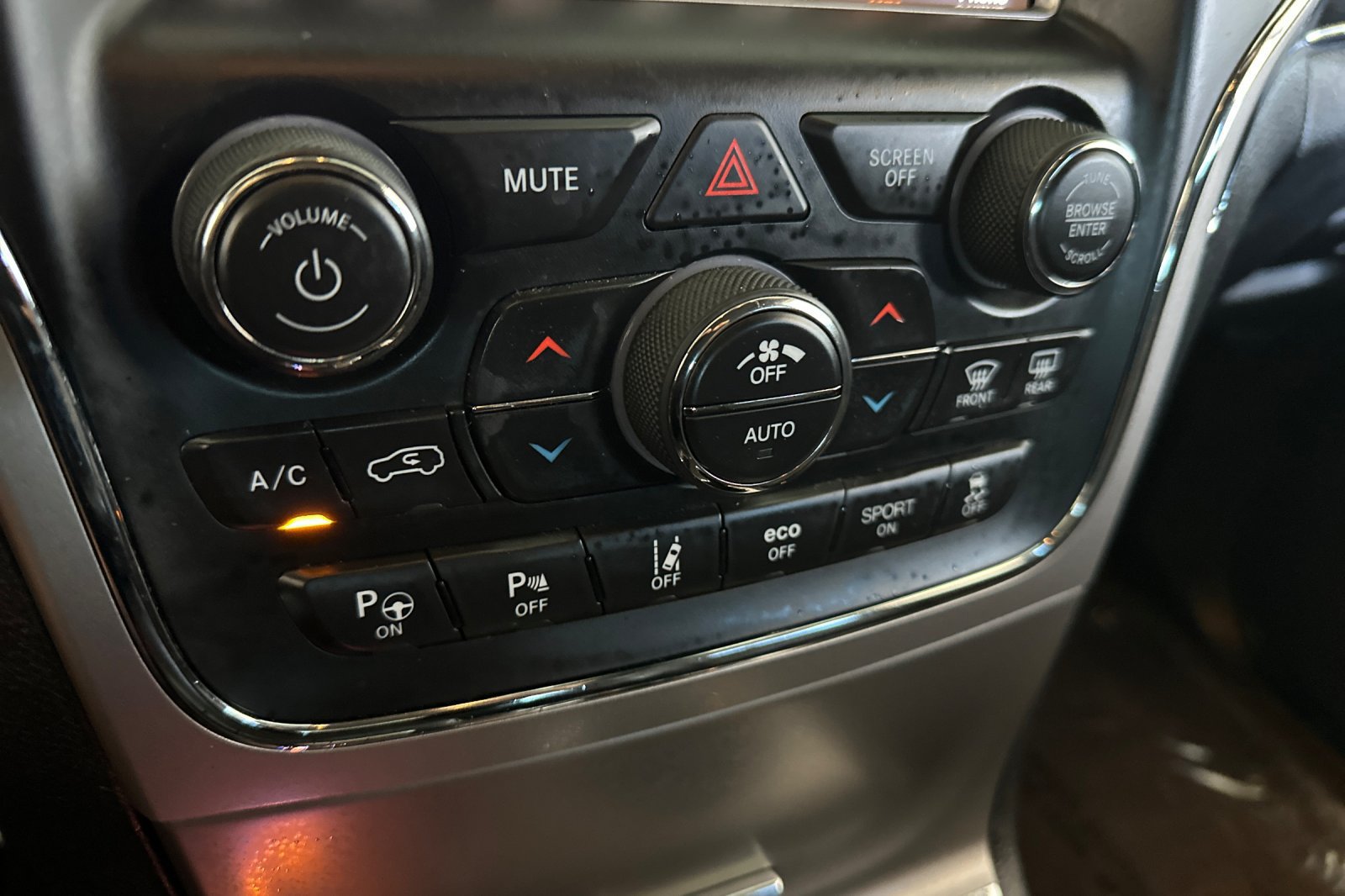 Used 2018 Jeep Grand Cherokee Trailhawk w/ Trailhawk Luxury Group AWD/4WD image 28
