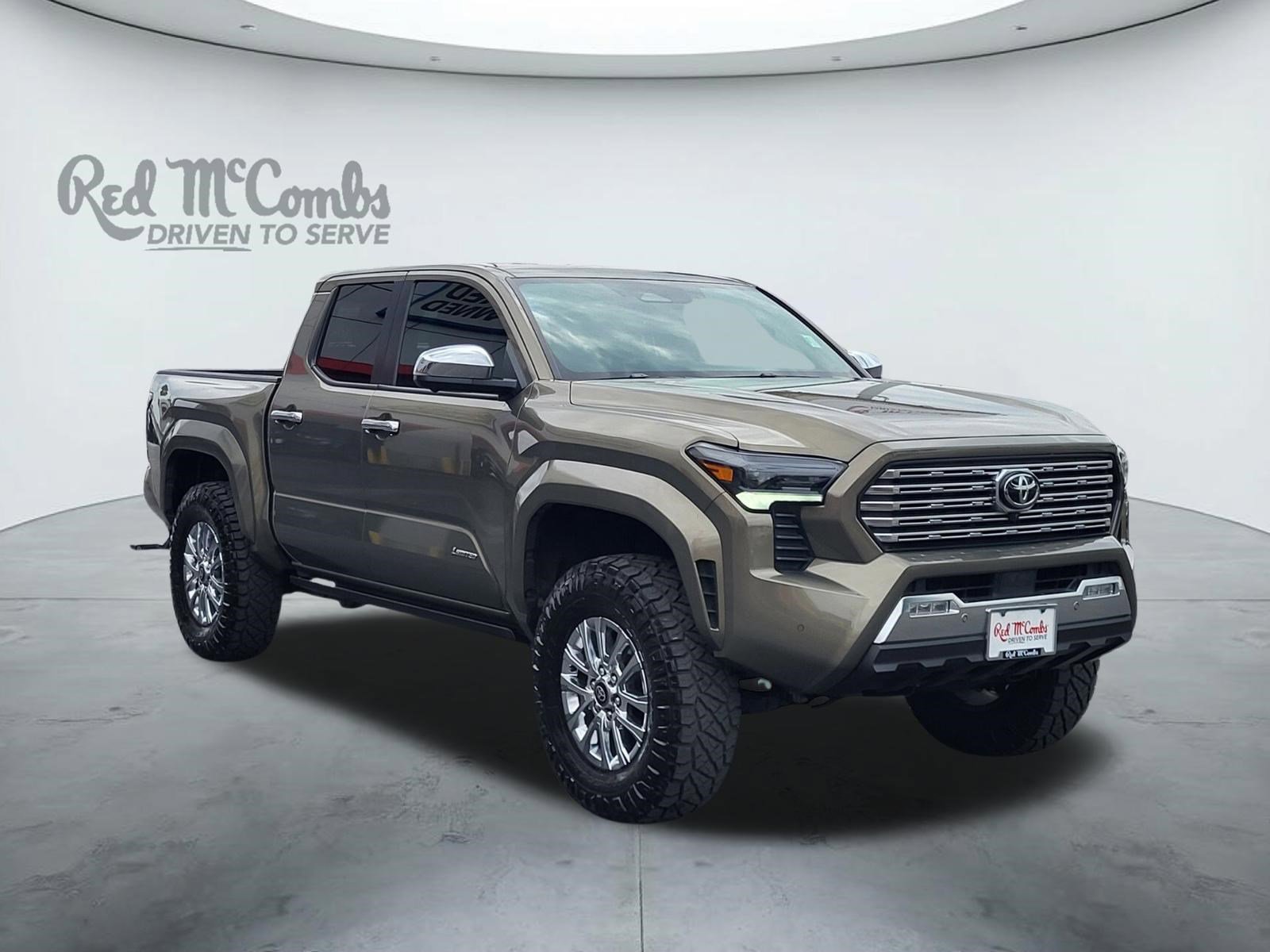 Used 2024 Toyota Tacoma Limited w/ Limited Package (LT) image 1