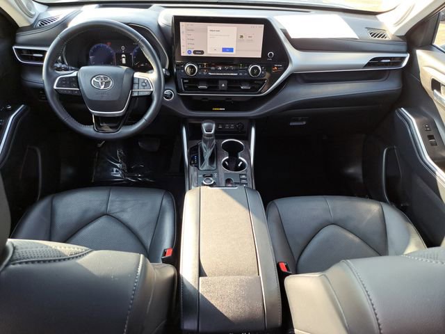 Used 2024 Toyota Highlander Platinum AWD/4WD image 10