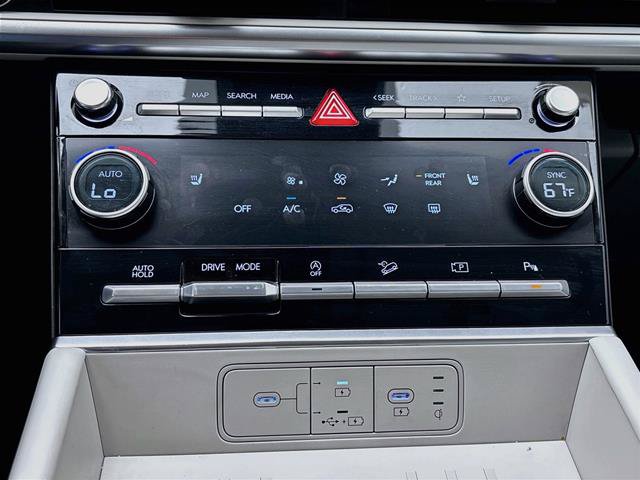 Used 2025 Hyundai Santa Fe SEL FWD image 16
