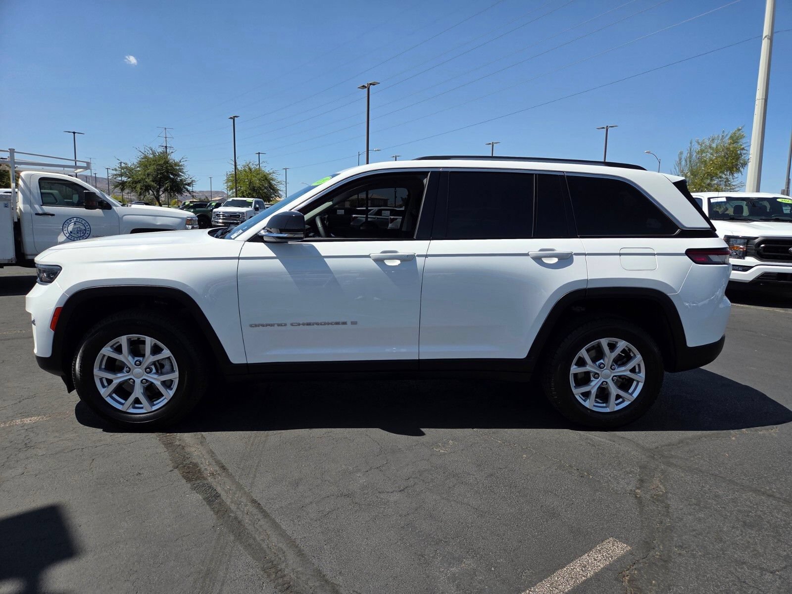 Used 2023 Jeep Grand Cherokee Limited RWD image 3
