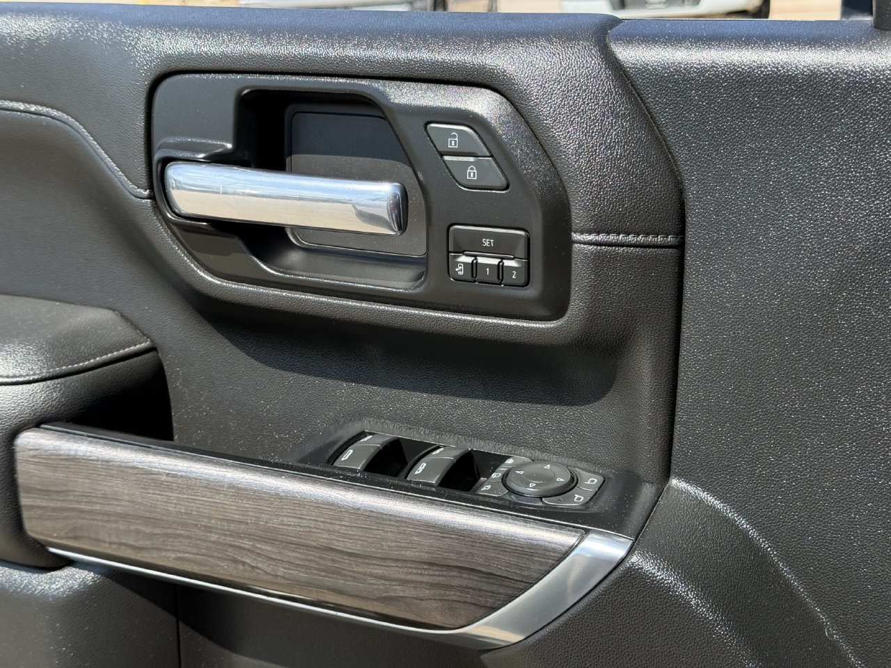 Used 2020 Chevrolet Silverado 2500 LTZ AWD/4WD image 11
