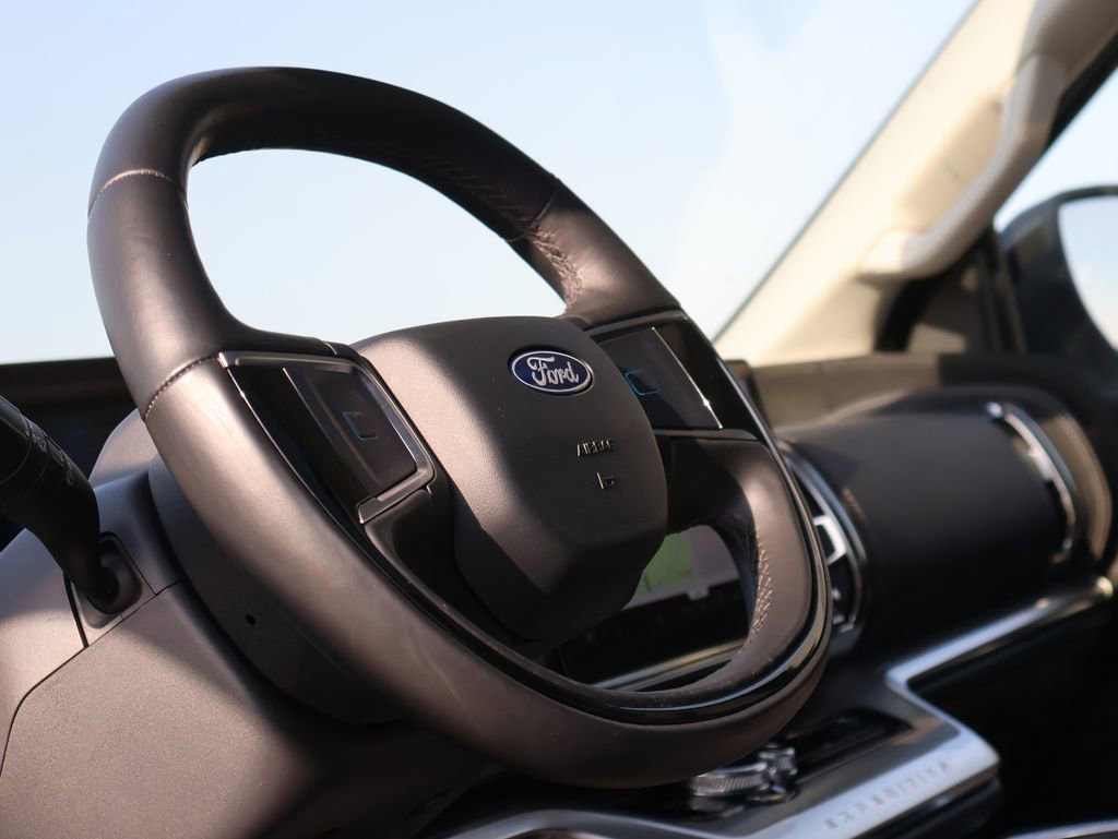 Certified 2025 Ford Expedition Platinum image 26