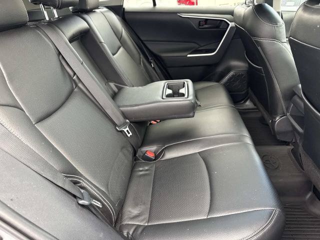 Used 2021 Toyota RAV4 LE AWD/4WD image 12