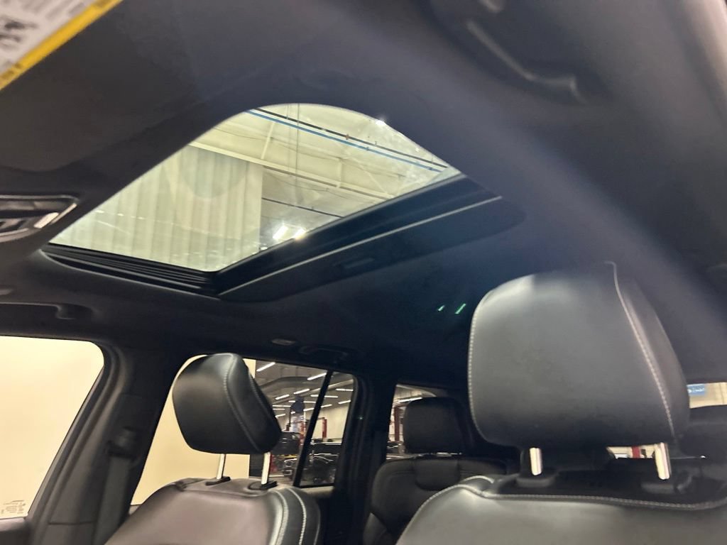 Used 2023 Jeep Grand Cherokee Altitude AWD/4WD image 24