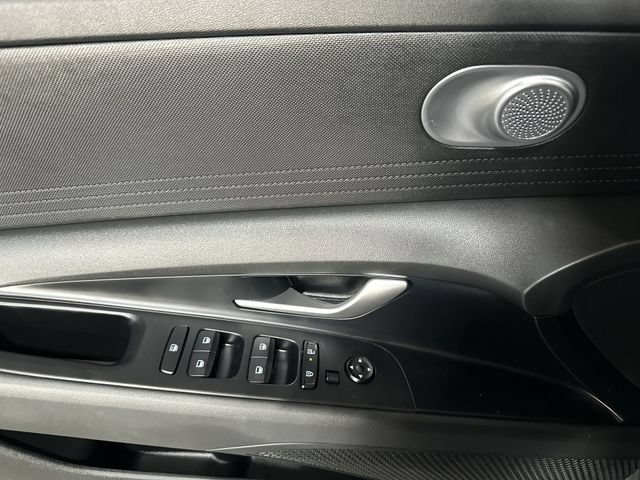 Used 2026 Hyundai Elantra SE FWD image 19