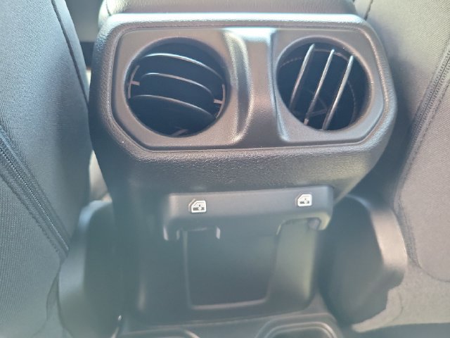 Used 2023 Jeep Gladiator Sport AWD/4WD image 17