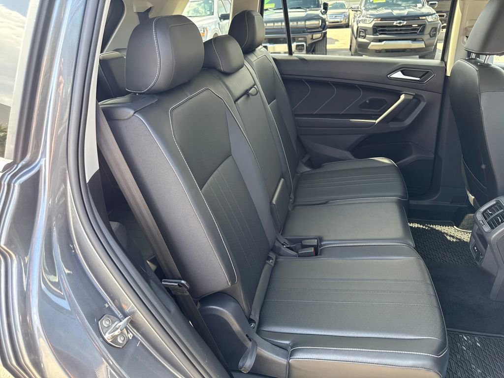 Used 2024 Volkswagen Tiguan SE w/ Panoramic Sunroof Package image 26
