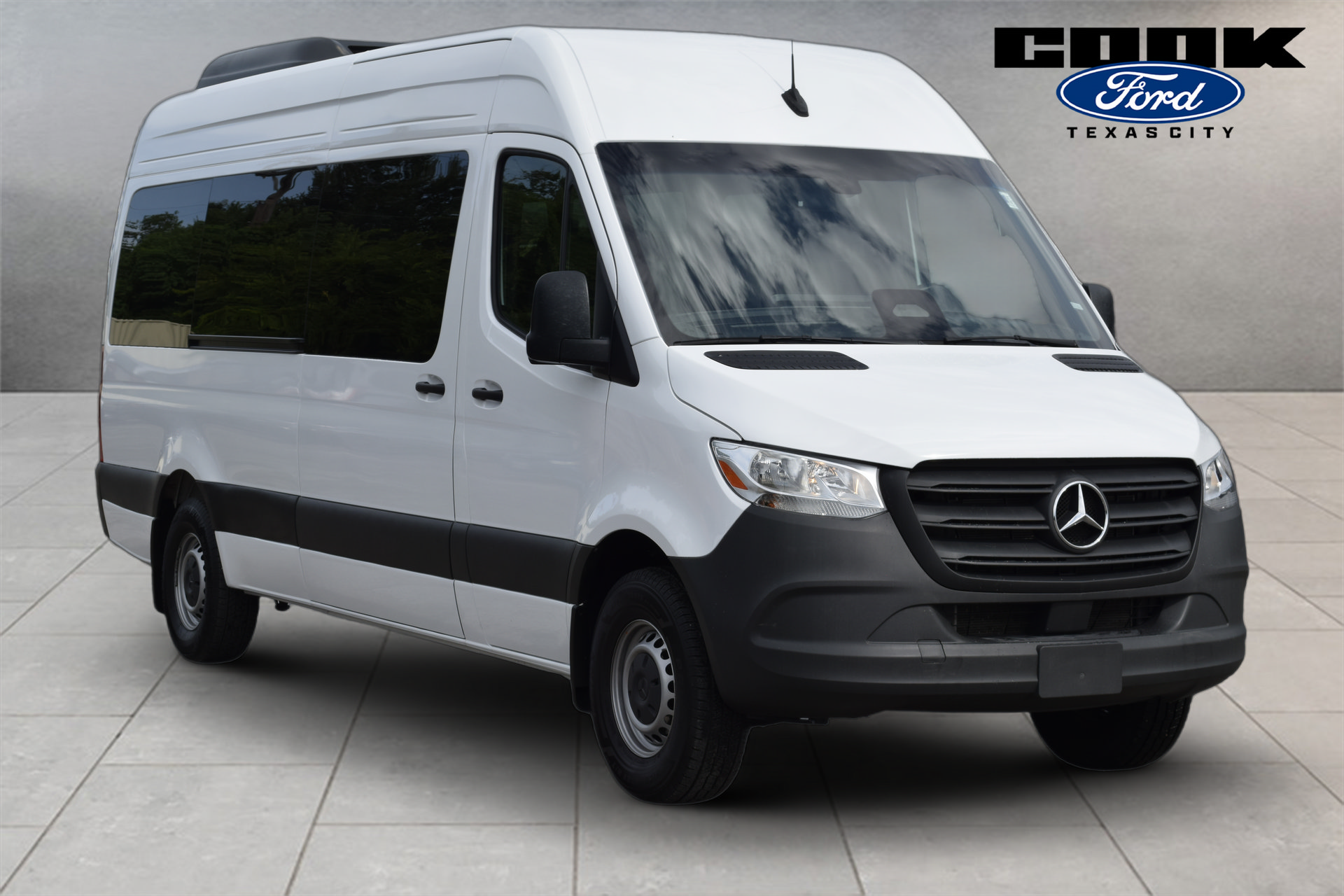Used 2025 Mercedes-Benz Sprinter 2500 image 2
