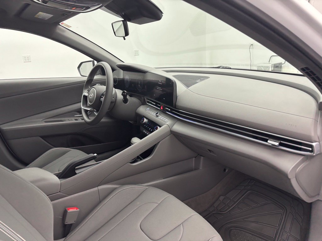 Used 2024 Hyundai Elantra SEL FWD image 30