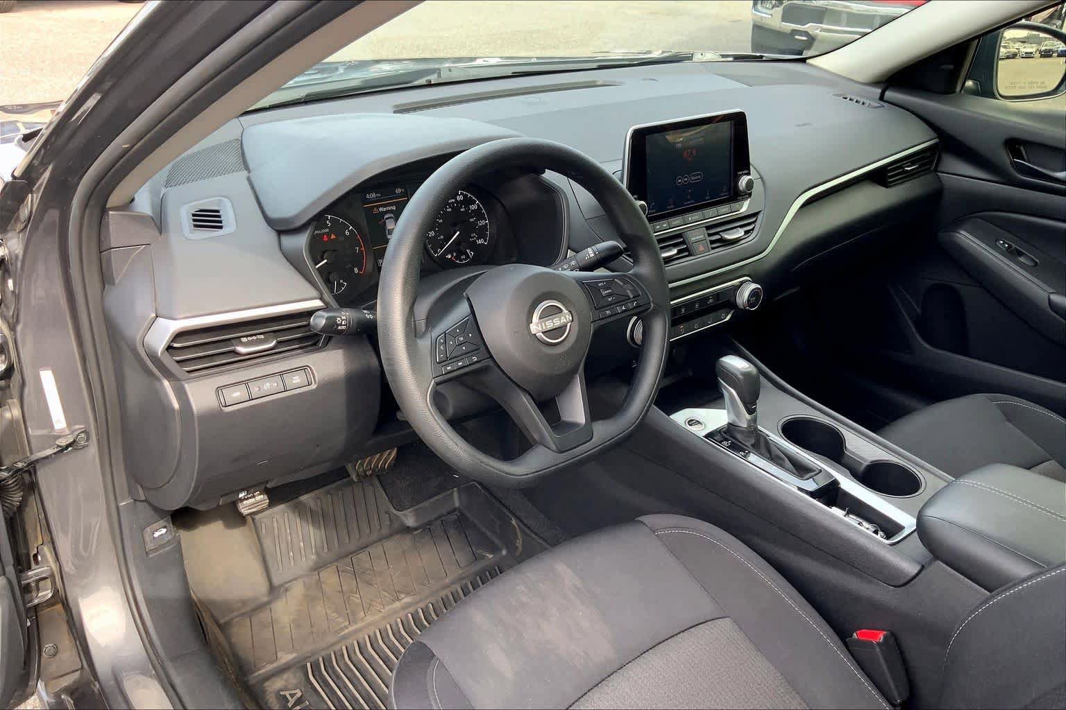 Used 2025 Nissan Altima 2.5 S FWD image 16